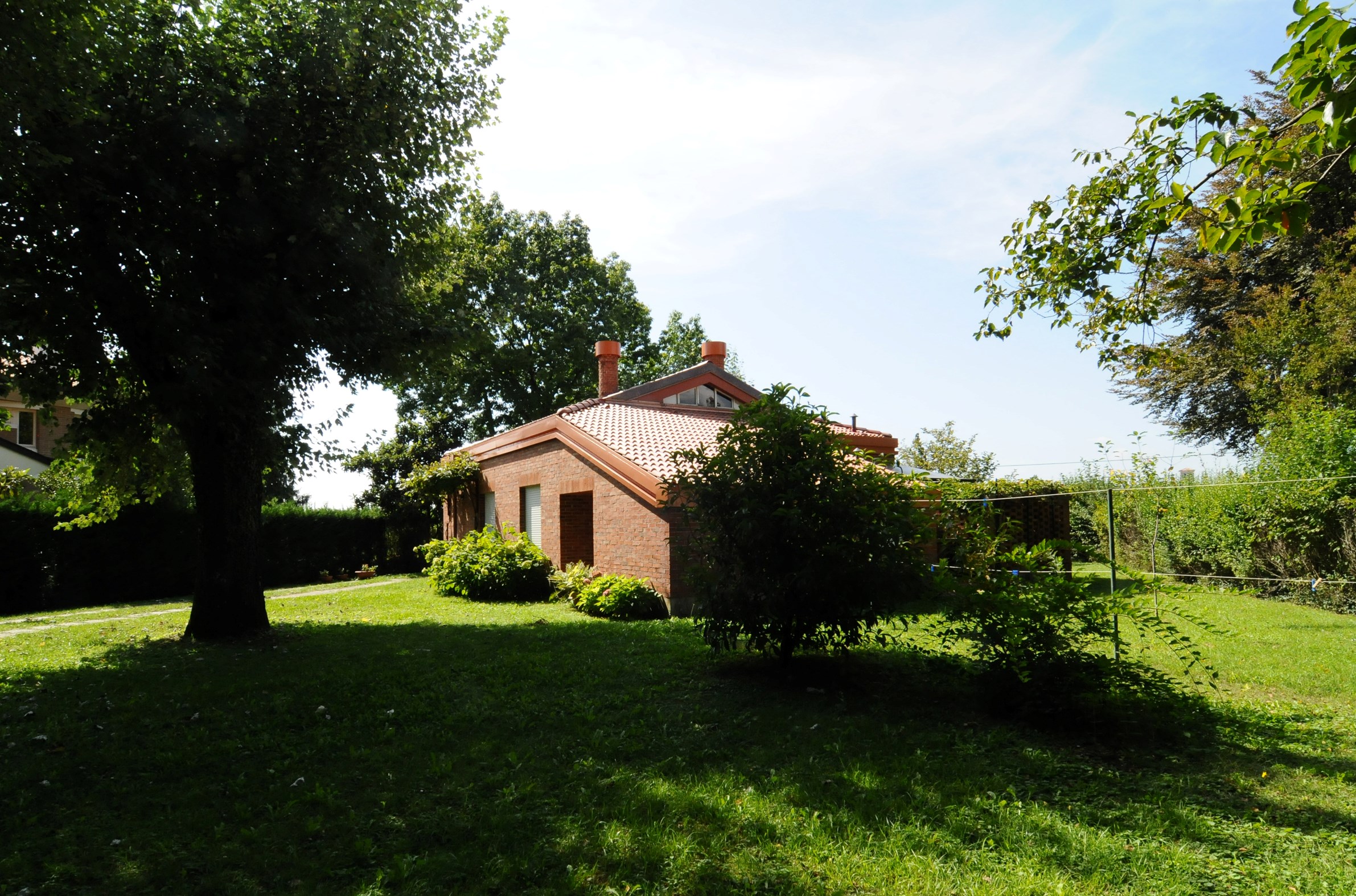 Veduta dall'ingresso su strada