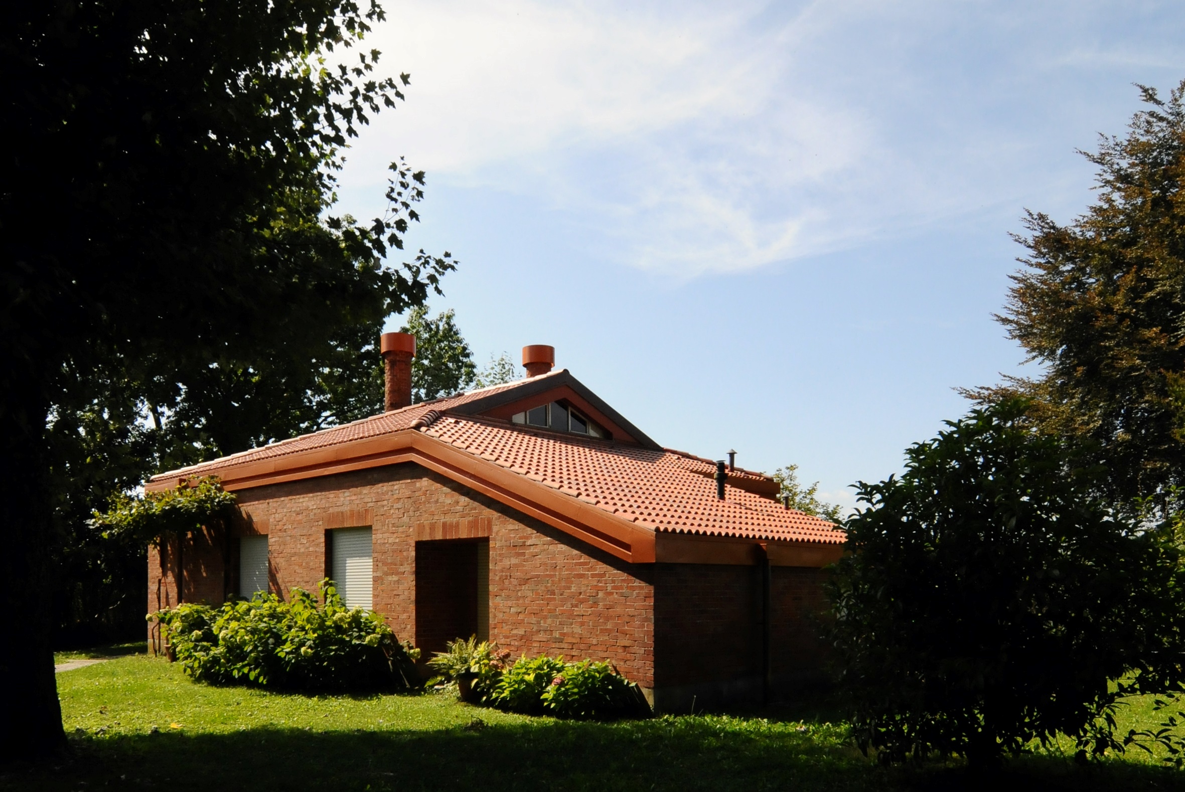 Il fronte rivolto verso la strada