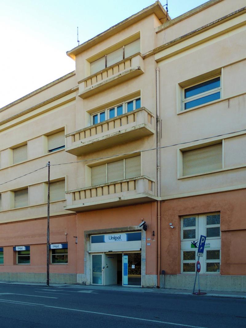 Casa Devoto _ particolare del prospetto