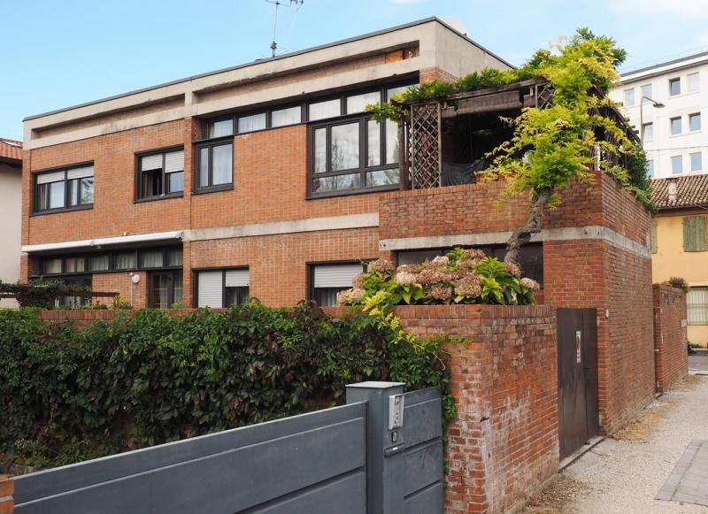 veduta del prospetto laterale