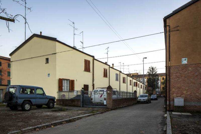 Vista delle case a schiera in via Normandia