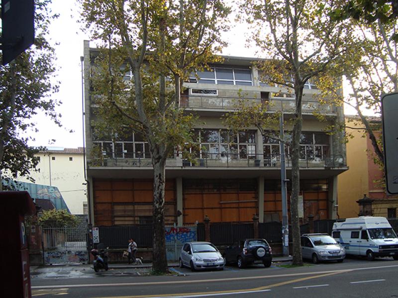 Veduta del prospetto frontale dell’edificio su via Irnerio