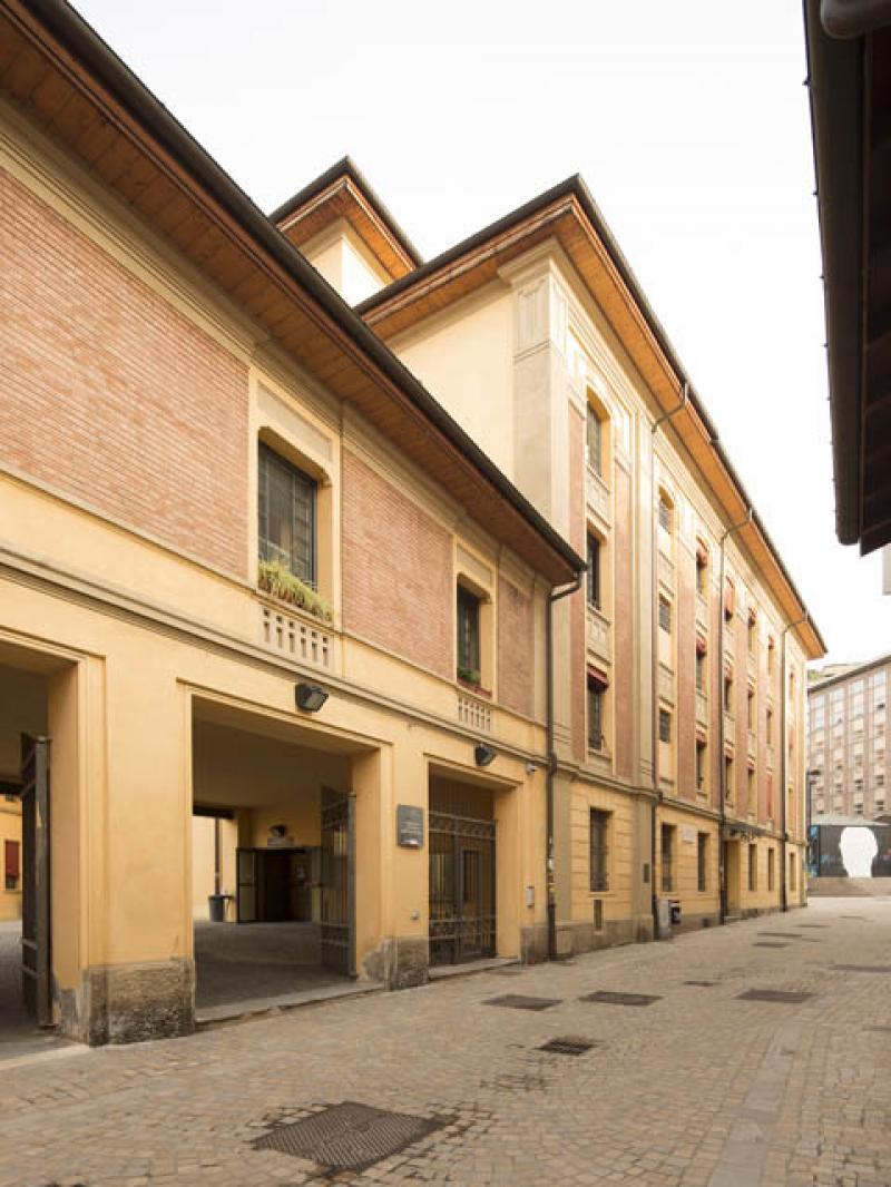 L’ex Mulino Tamburi  di via Azzo Gardino, oggi sede del Dipartimento di Scienze della Comunicazione