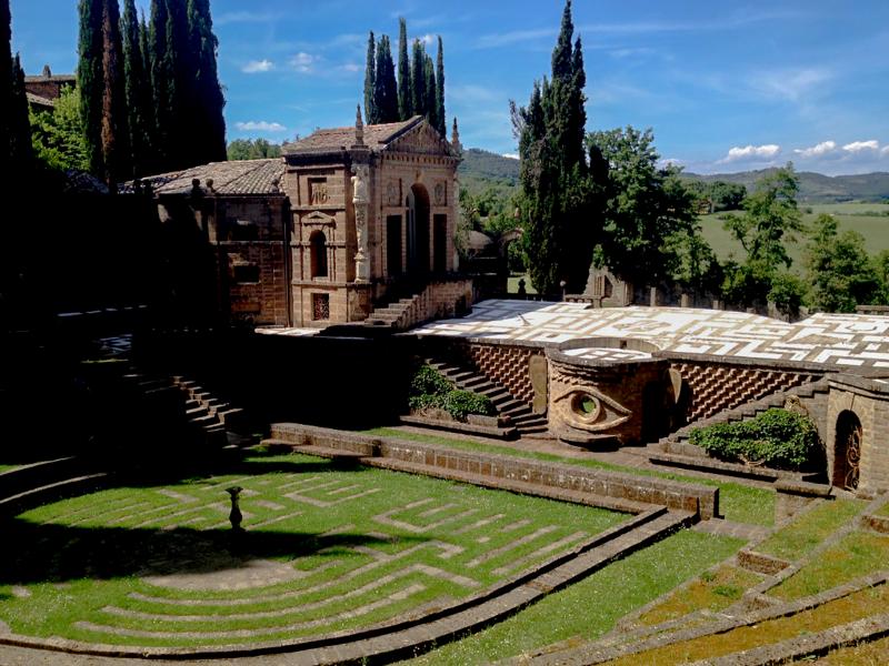 Palcoscenico con labirinto musicale