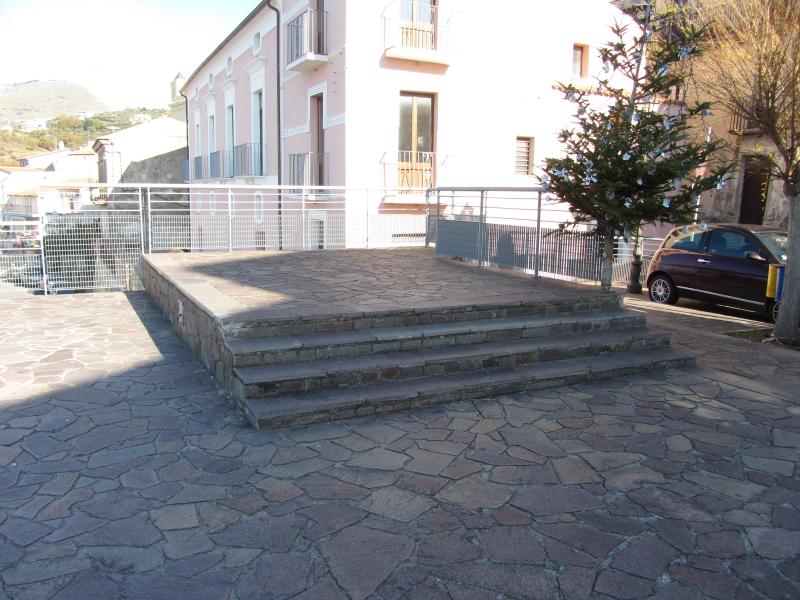 Particolare del podio rialzato