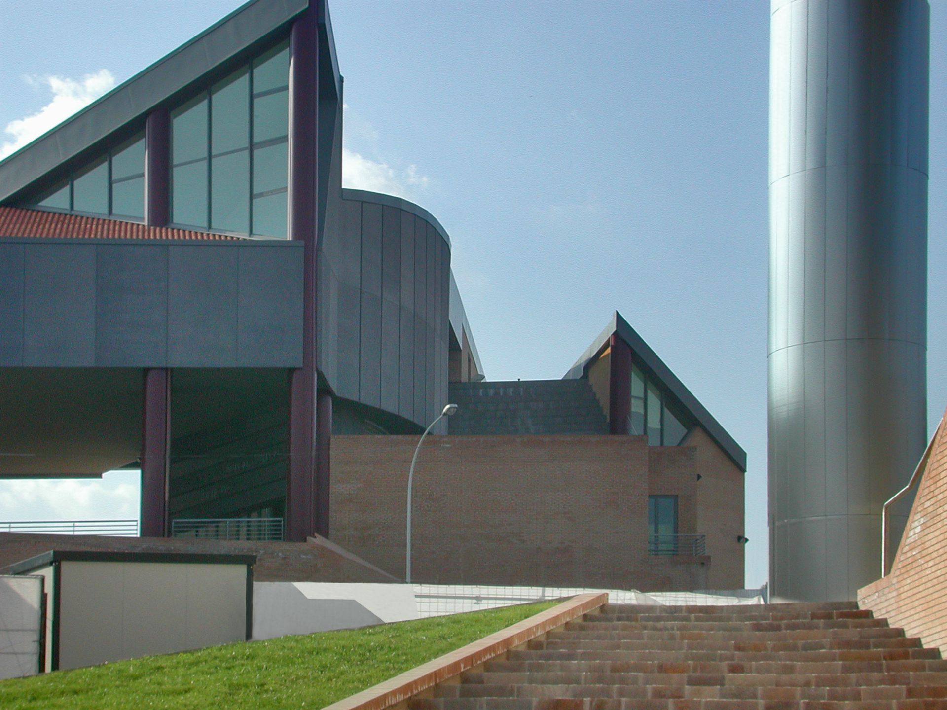 Biblioteca - particolare di facciata