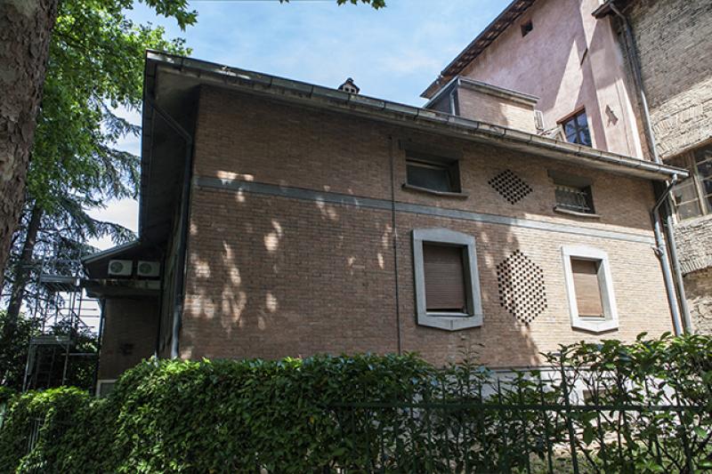 Dettaglio dell’attacco all’edificio contiguo