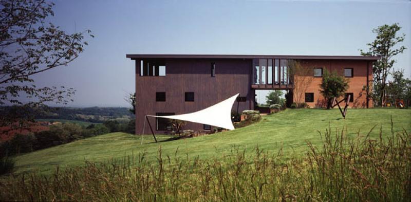 Vista del fianco laterale della villa (autore F. Radino. Courtesy Cini Boeri architetti)