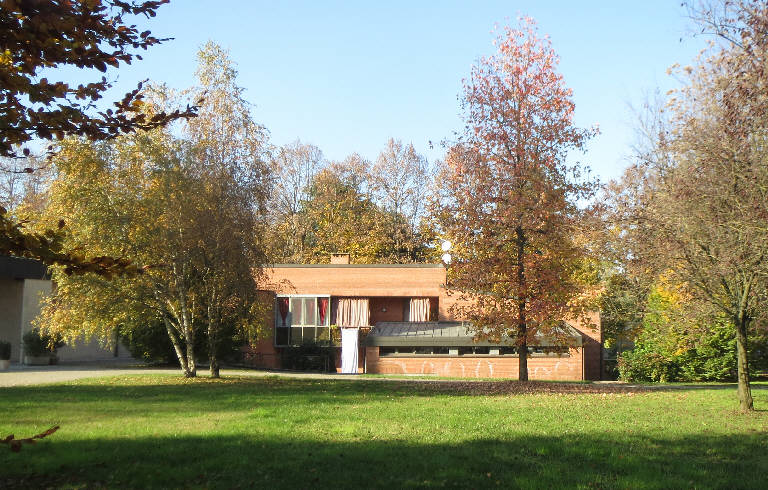 Primary subject is CAPPELLA DEL SACRO CUORE in Pavia. The surrounding environment shows the urban or architectural context of the building, with the work presented as the main focus.